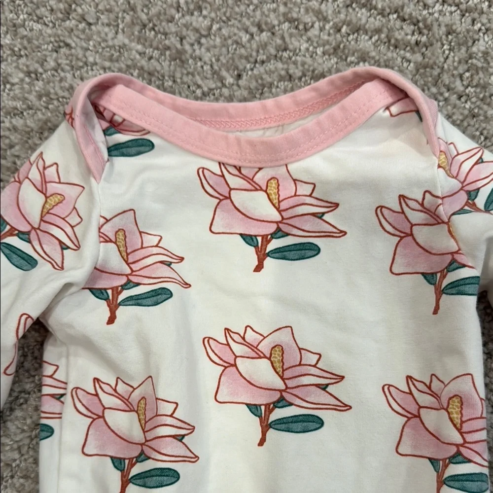 Monica and Andy baby girl set onesie 0-3 mo Magnolia Floral Baby Outfit with Hat - Picture 5 of 9